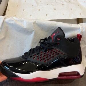 New in box Air Jordan Black/Red Patent Leather Basketball Shoe mens size 9.5